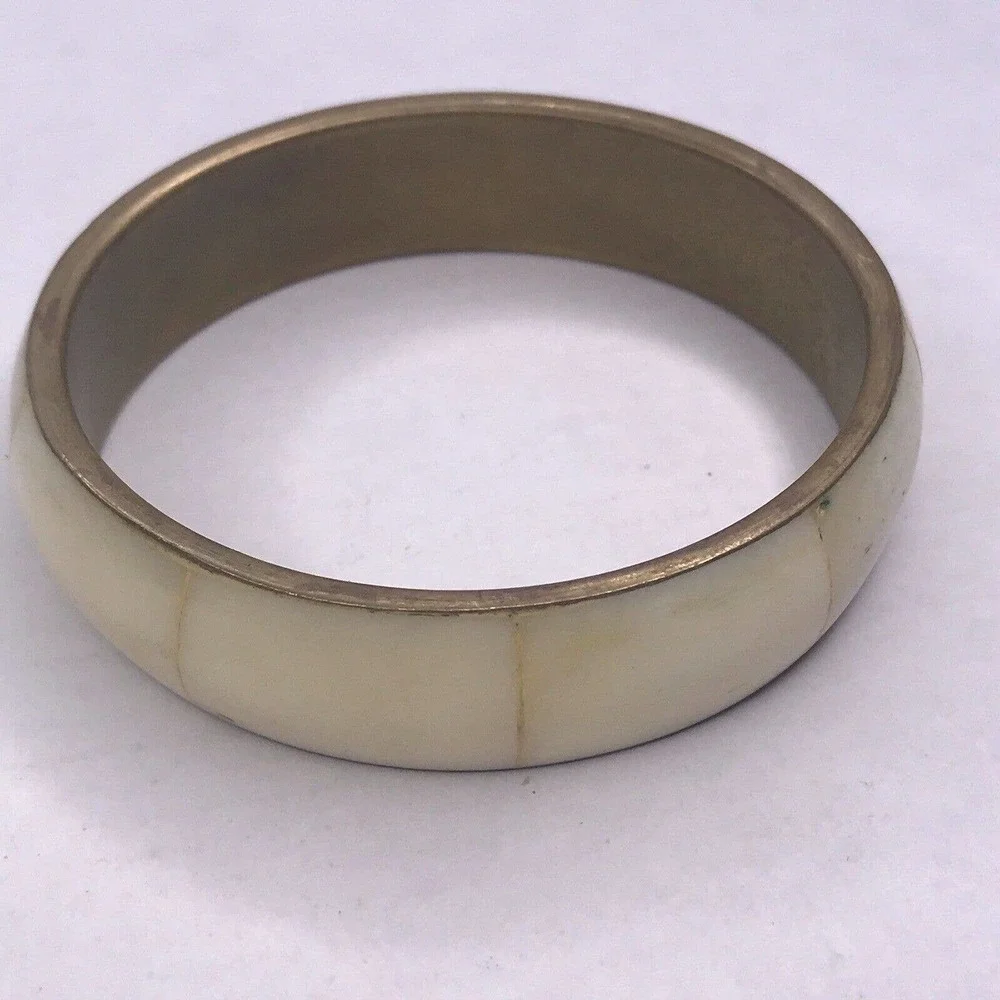 Bangle‎ Off White Shell Bracelet Brass Interior 3/4